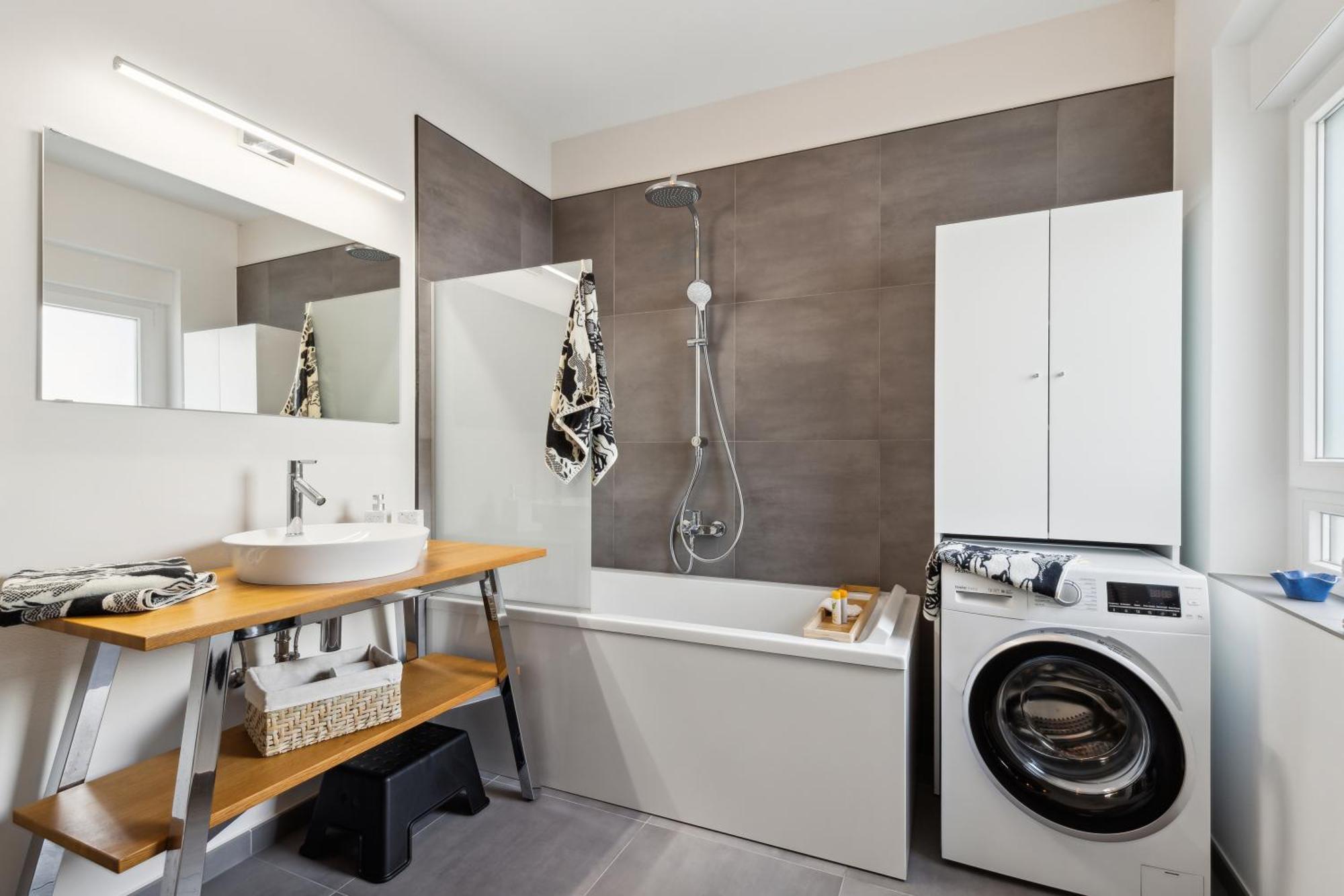 Modern Living - Basf - Ma - Pfalz - 1 Gym 2 Working Spaces