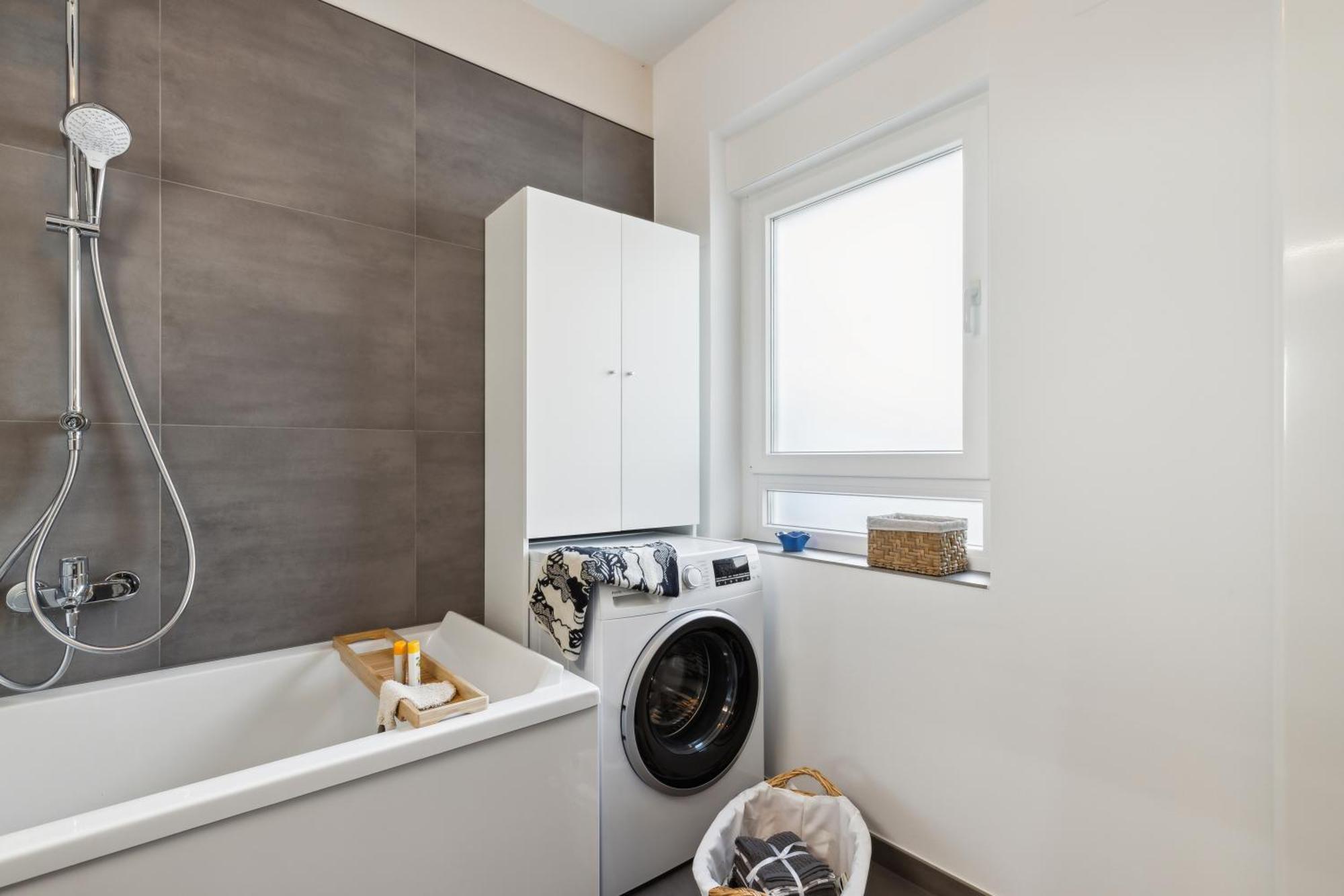 Modern Living - Basf - Ma - Pfalz - 1 Gym 2 Working Spaces *