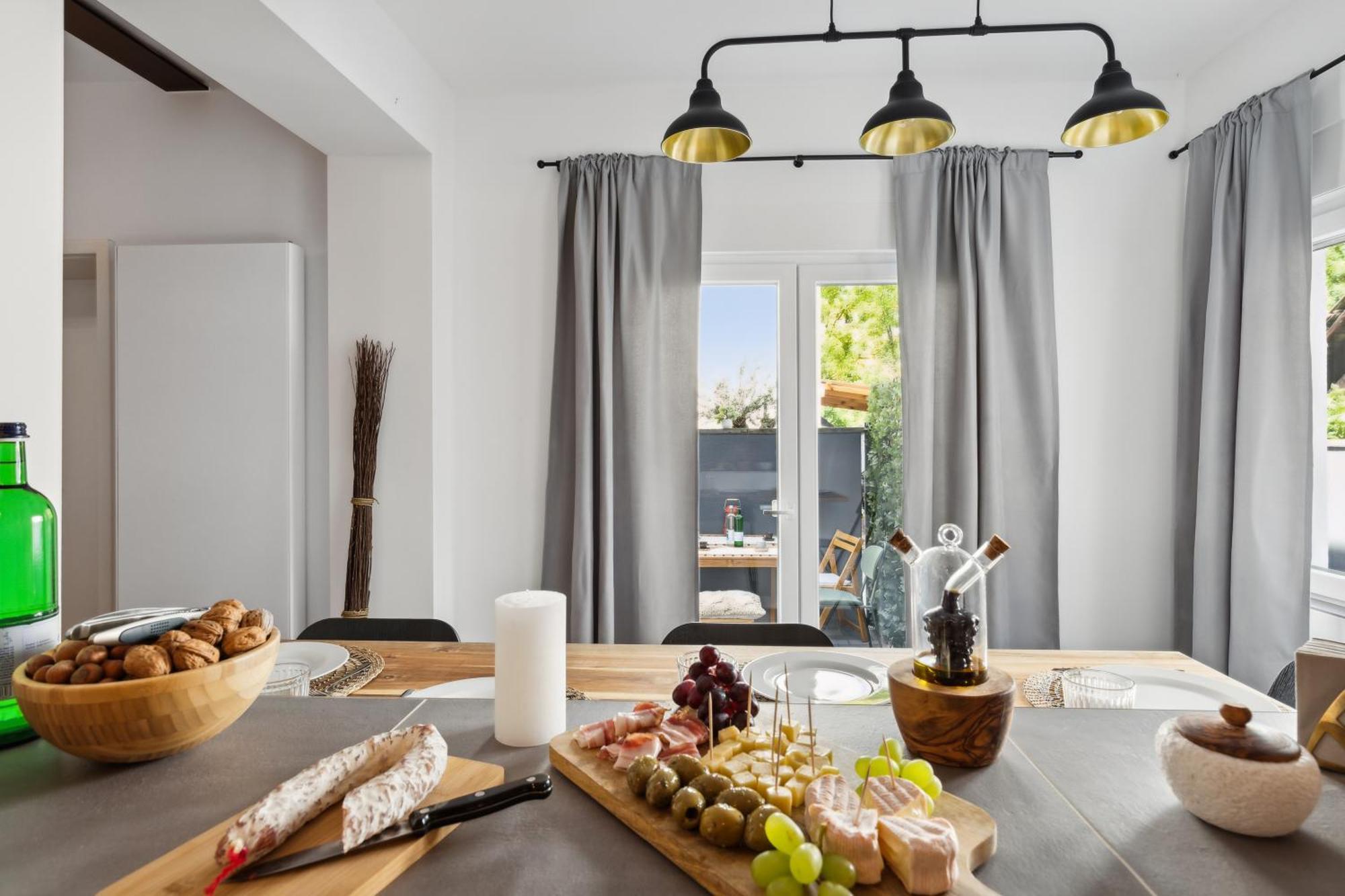 Modern Living - Basf - Ma - Pfalz - 1 Gym 2 Working Spaces